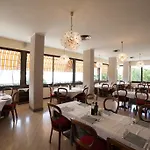 Отель Albergo Miralago Вербания