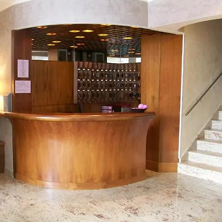 Albergo Miralago Отель 3*
