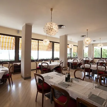 Отель Albergo Miralago Вербания