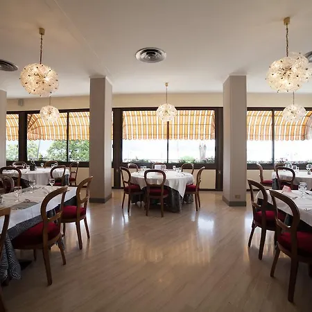 Отель Albergo Miralago
