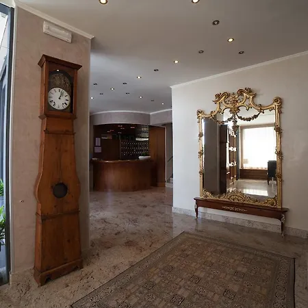 Отель Albergo Miralago