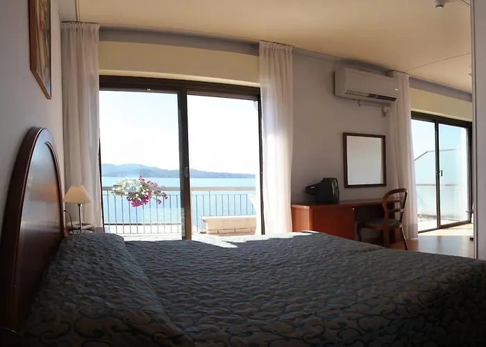 Hotel Albergo Miralago 3*